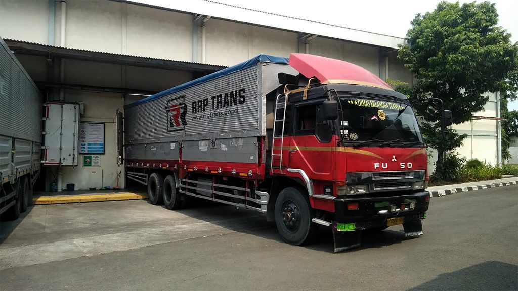 Jasa Trucking dan Pengiriman Barang Logistik